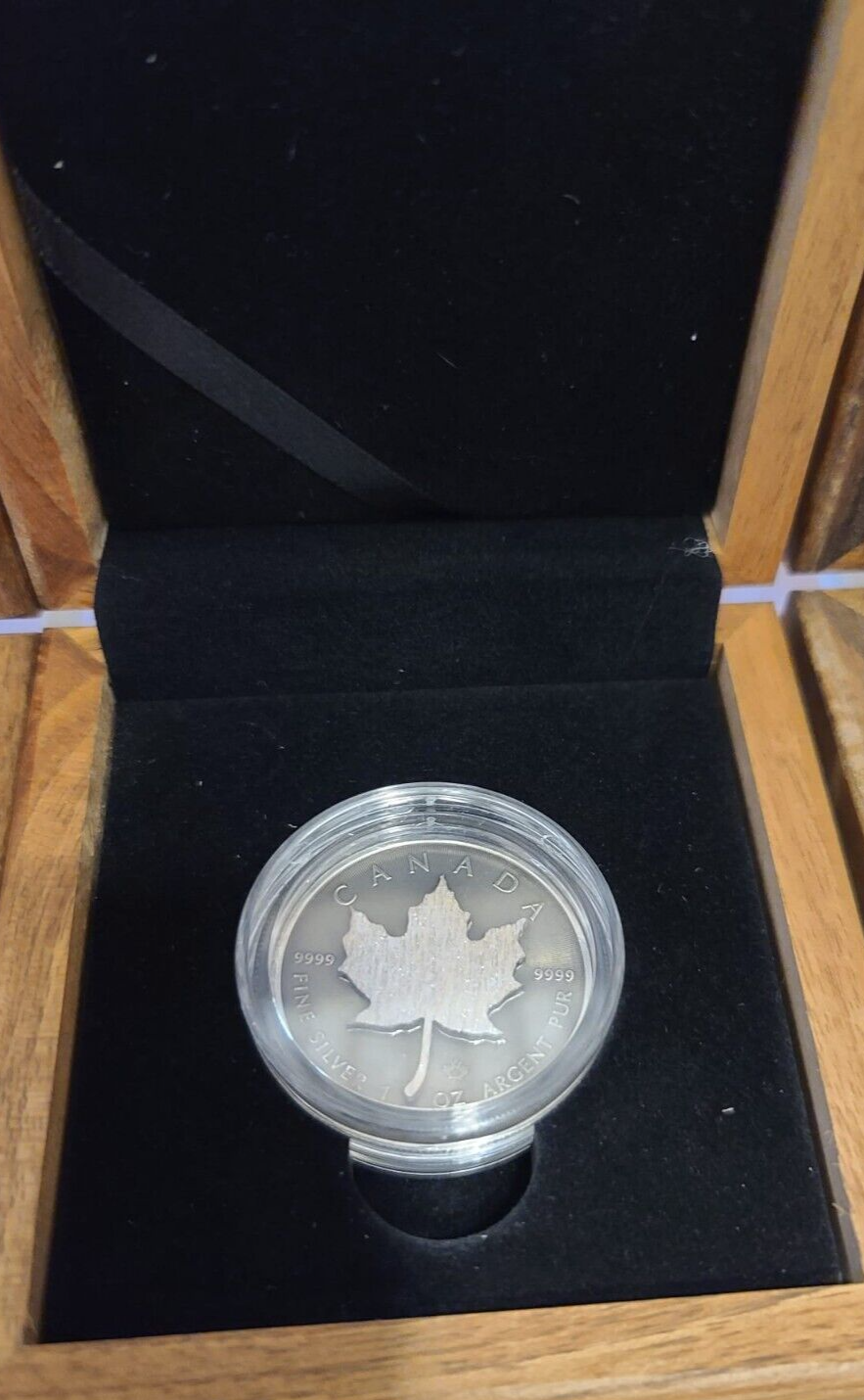 1 Oz Silver Coin 2022 $5 Canada Maple Leaf Real Wood Maple Leaf - Grey-classypw.com-3